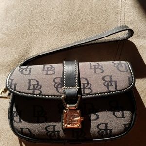 Dooney and bourkes clutch